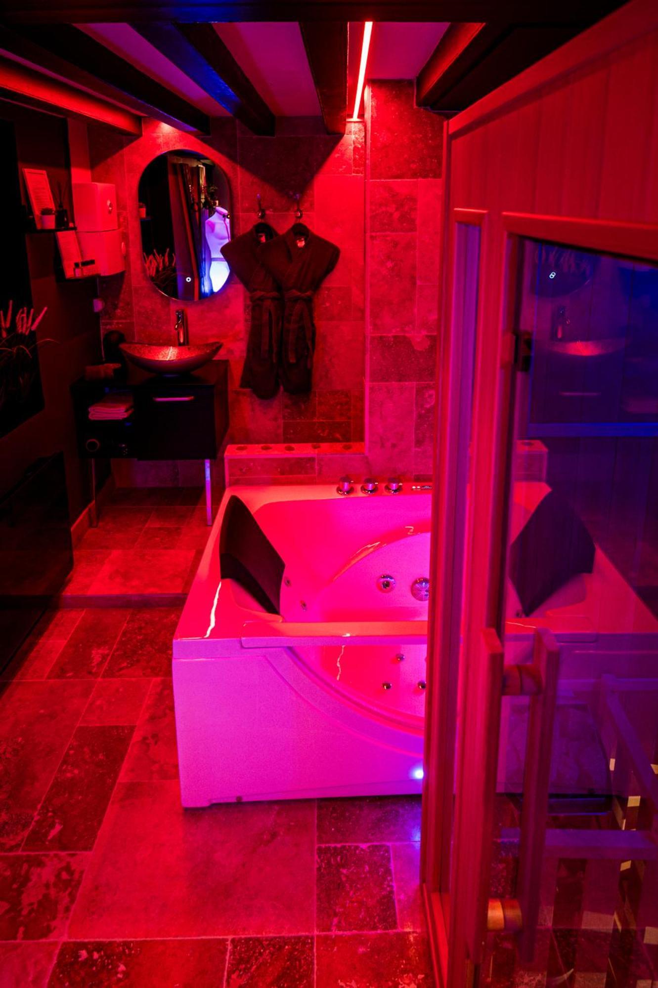Loveroom Sauna, Balneo, Parking Prive Dans Le Centre De Honfleur Pokój zdjęcie